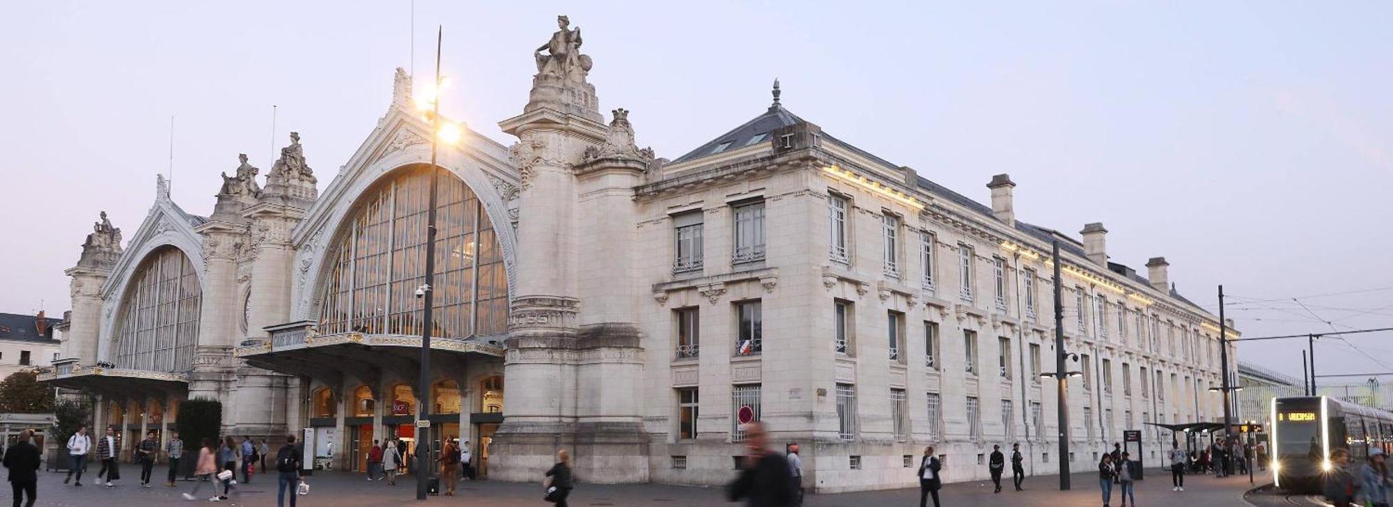 Le Catalane Lägenhet Tours Exteriör bild