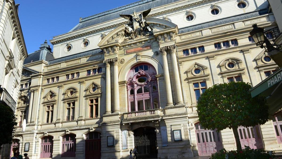 Le Catalane Lägenhet Tours Exteriör bild